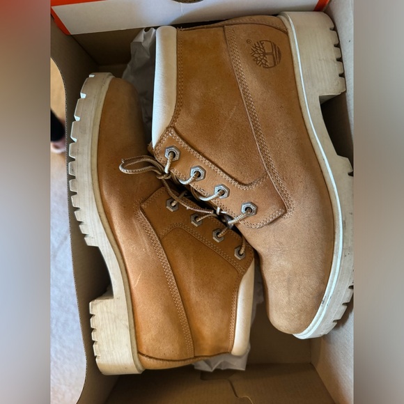 Woman’s Timberlands - Picture 10 of 13